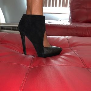 Black suede Steve Madden Shoes